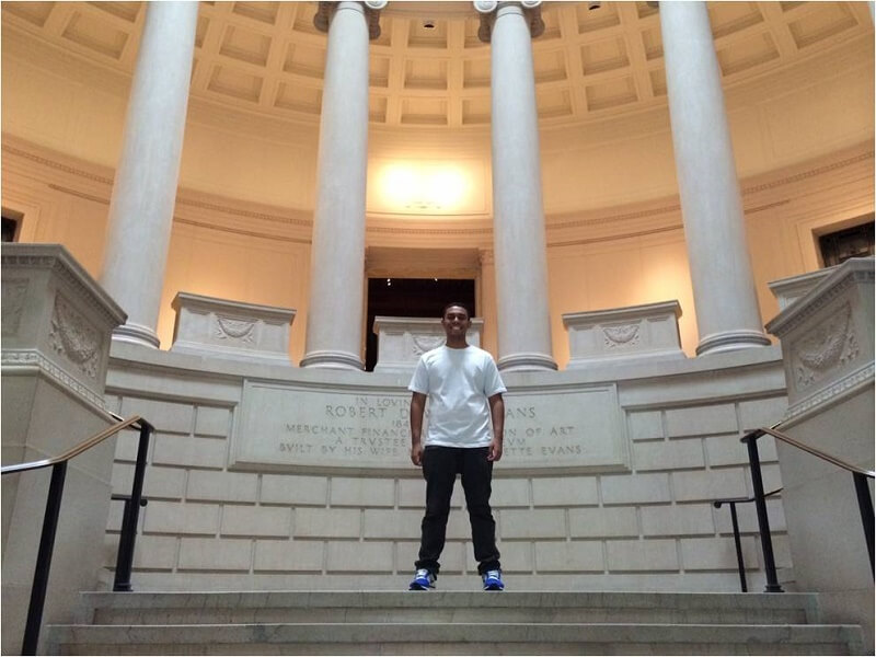 Abidan durante visita ao Museu de Belas Artes de Boston